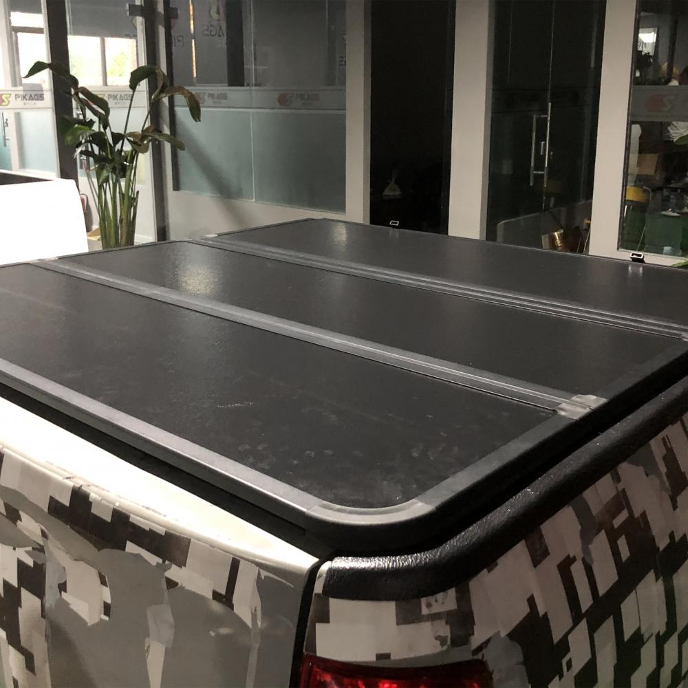 Maxus Tri-Fold Tonneau Cover Kurzbett