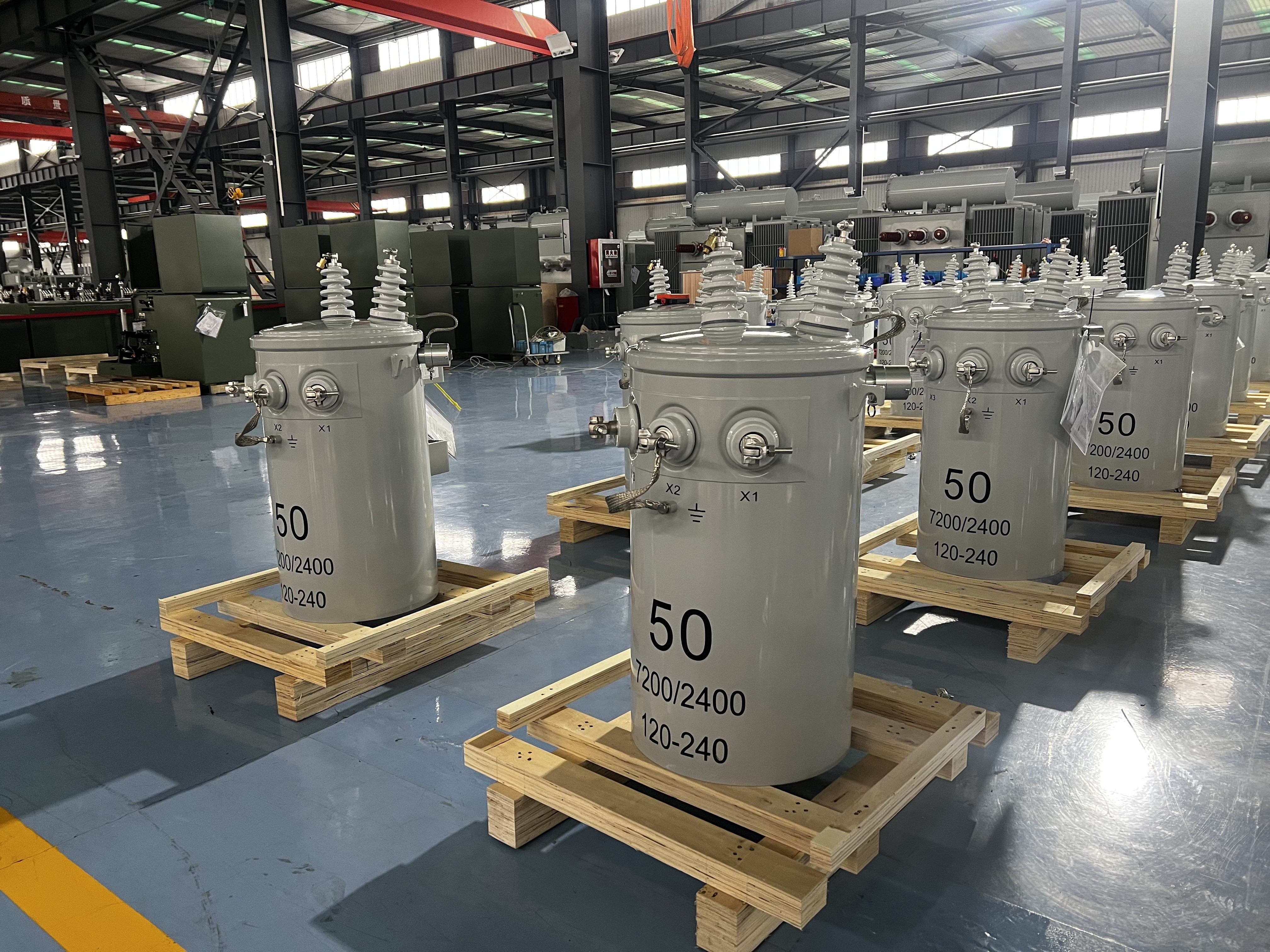 Transformador monofásico montado em poste 50kVA 7200V