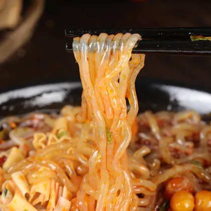 Wholesale Hot-Selling Low Carb Instant Noodles: Konjac Noodles with Hot and Sour Flavor as Meal Replacement