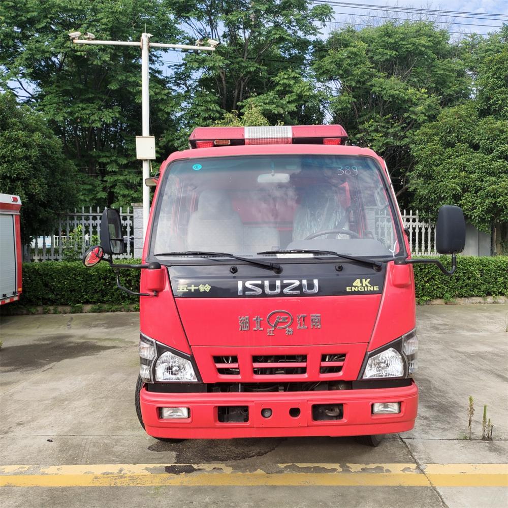 Camion de pompiers du réservoir d'eau multifonction