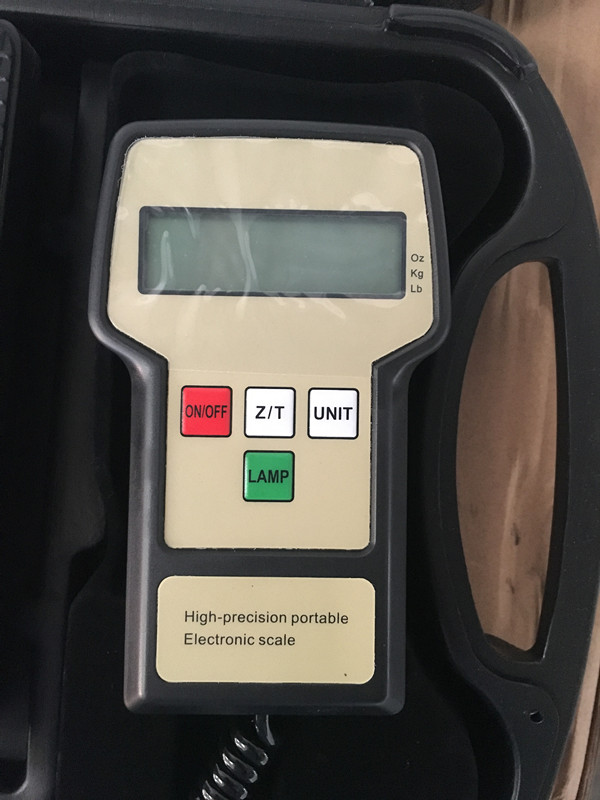Accurate electronic refrigerant charging scale