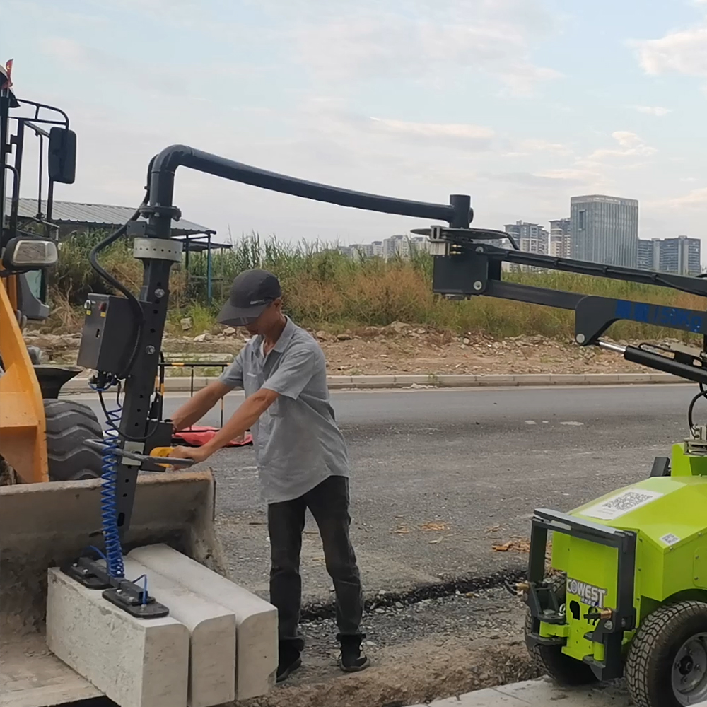 Straßenpflastermaschine auf dem Bürgersteig