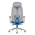 La silla de oficina con la parte posterior puede colgar ropa
