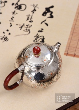 Handcrafted Silver Teapot with Delicate Daisy Hammer Design
