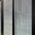 Μπαλκόνι μαύρο συρόμενο εξωτερικό αίθριο πόρτα με περσίδες
