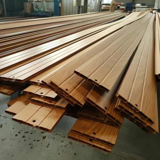 Custom 6063 T5 Aluminium Extrusion Profiles with Wooden Grain for Windows and Doors