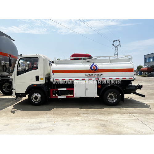 SINOTRUCK HOWO 6-wheel 5,000 litres Oil Delivery Truck