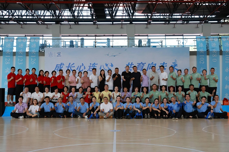 จากการขยายตัวไปทั่วโลกสู่ความรับผิดชอบด้านการกุศล! Tang Daiping จาก Liyu Precision Industry เข้าร่วมกับ Leeyu รุ่น 127 ที่โรงเรียนมัธยม Dianjiang From Global Expansion to Philanthropic Responsibility! Tang Daiping of Liyu Precision Industry Joins Leeyu Class 127 at Dianjiang Middle School