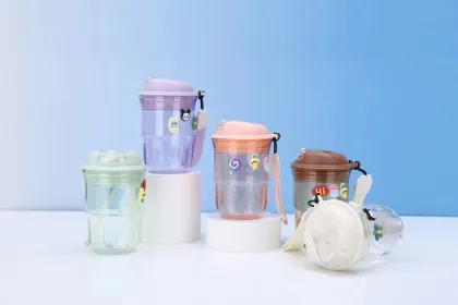 Portable Plastic Cup with Straw