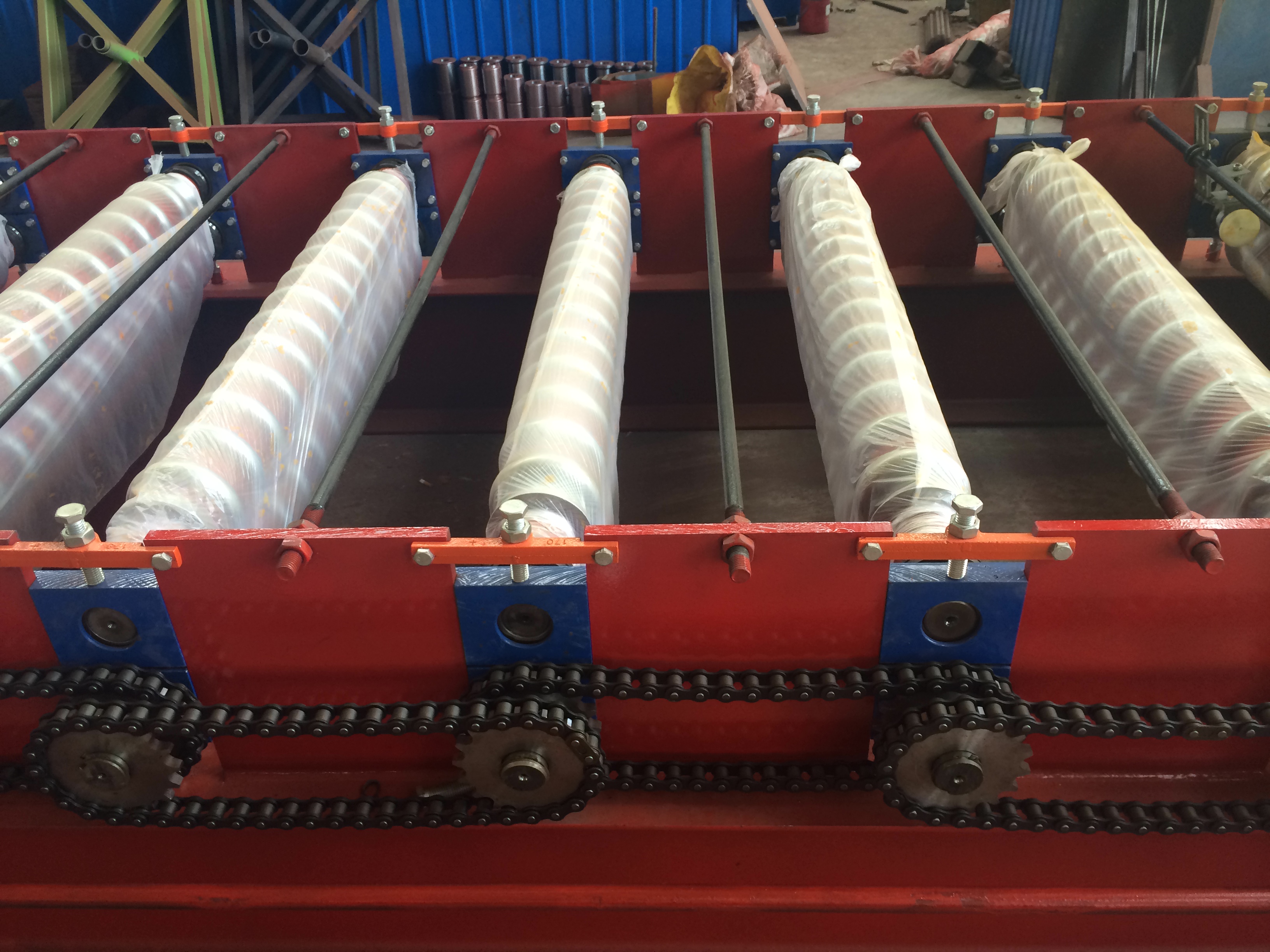 Corrugated roof sheet roll forming machine