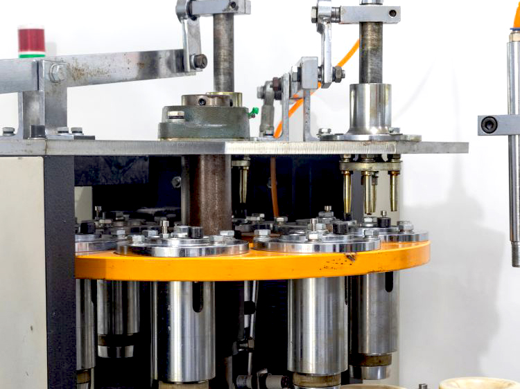آلة صنع الأكواب الورقية الأوتوماتيكية الكاملة التي يمكن التخلص منها
