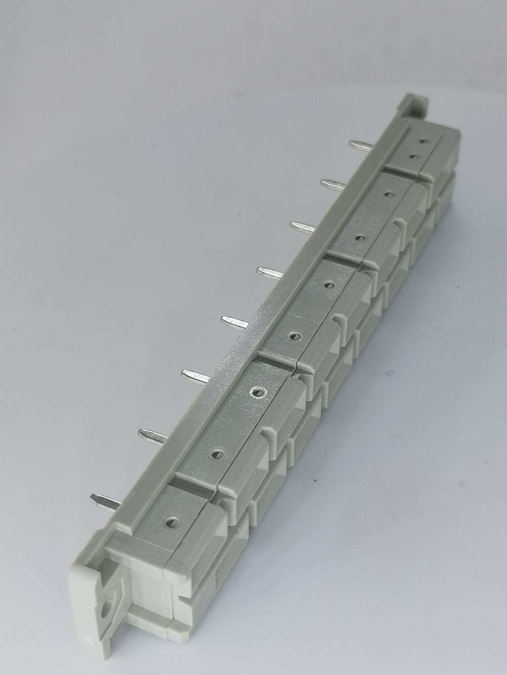 Högström 15 positioner kvinnliga kontakter Din 41612/IEC 60603-2