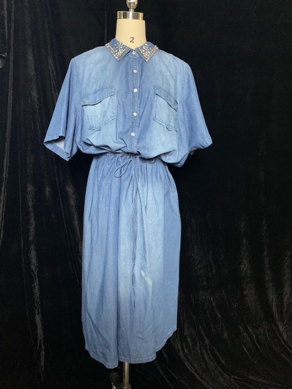 A Denim Skirt With Waist Slit For Ladies