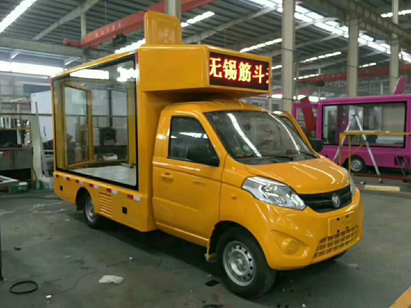 Portable Outdoor Advertising Vehicle with Digital Screen