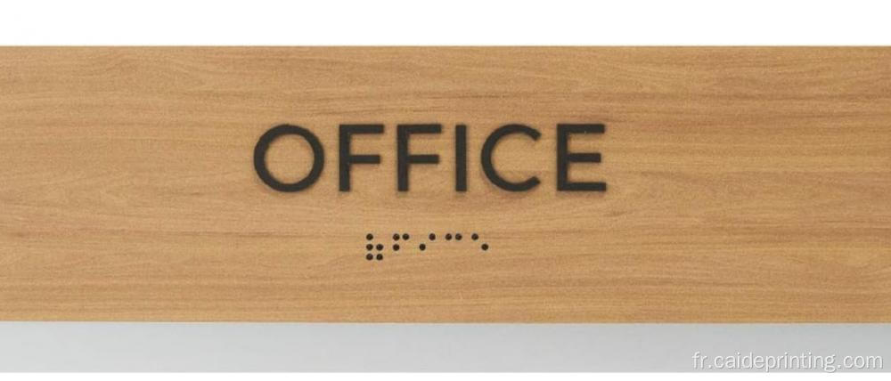 Panneau de bureau avec braille