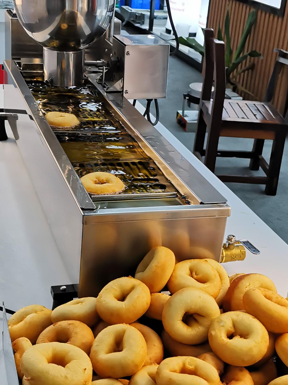 NP-1 Donutmaschine mit hoher Qualität und drei kostenlosen Modellen