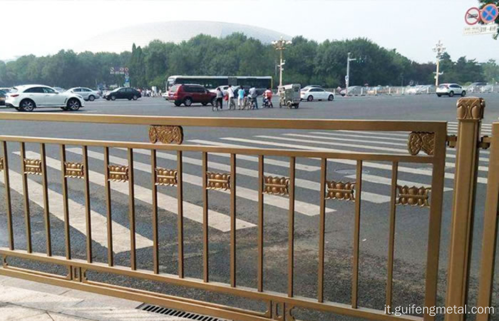 Barriere del traffico in acciaio di zinco in luoghi pubblici