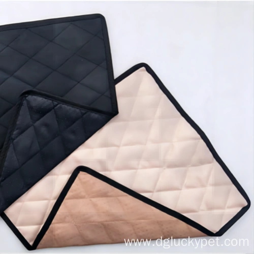 Przenośna przenośna podkładka samochodowa o poślizgu Anti-Slip Anti-Fouling Portable Car Pet Pad