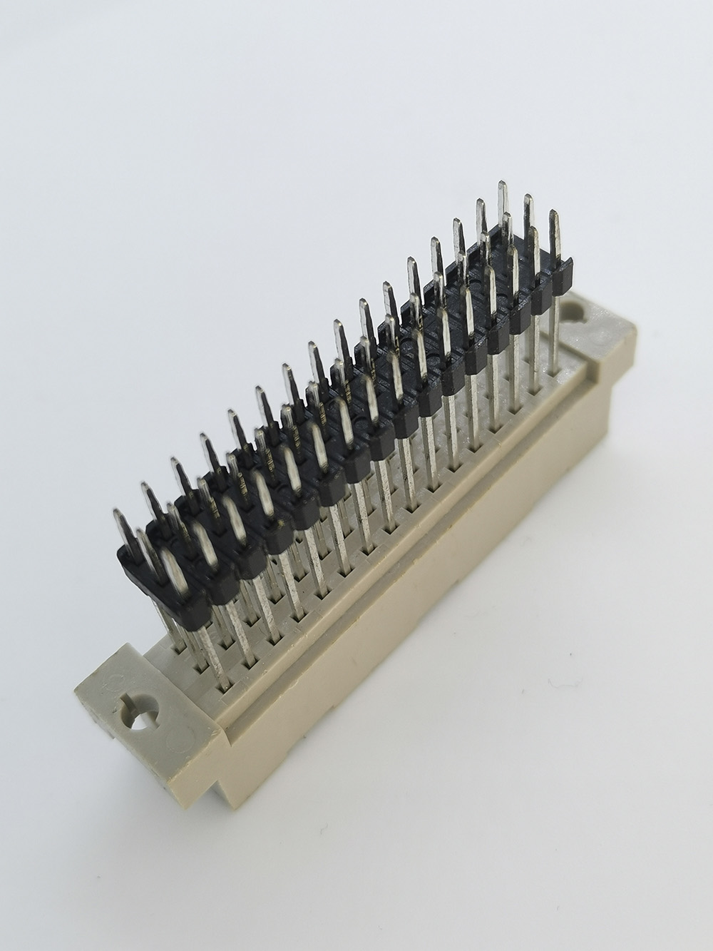 30 pinos Tipo de plugue vertical 0.33R DIN41612 Conectores