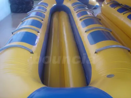 0.9mm Pvc Inflatable Banana Boat  Bb16 With Reinforced Base
