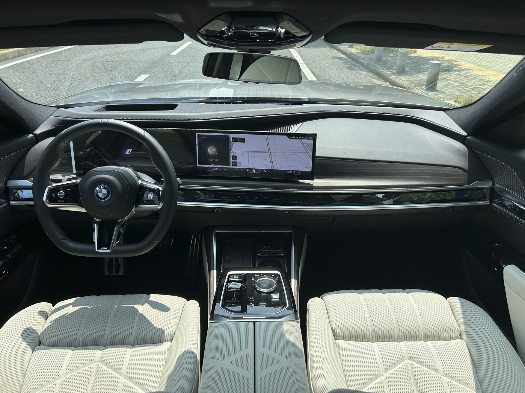 2023 eDrive50L Premium Edition