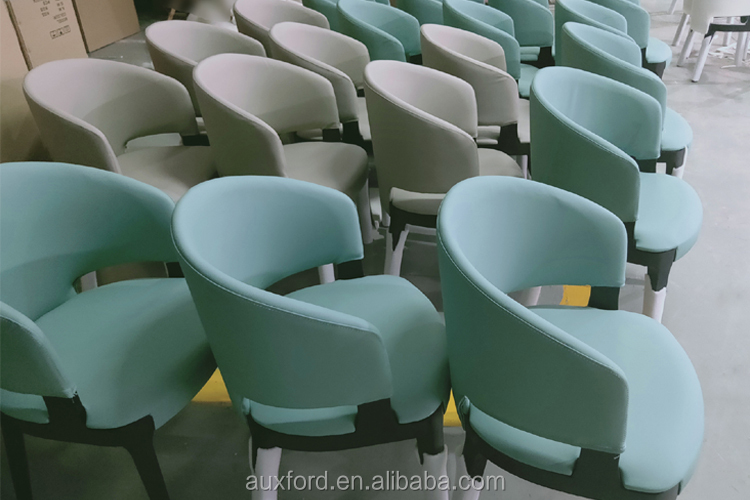 Chaises de salle à manger en cuir moderne avec bras à manger en bois breveté