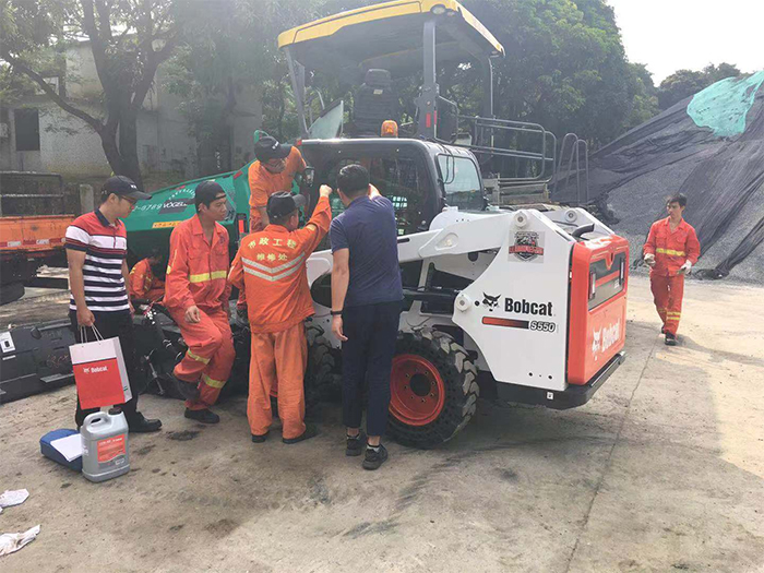 Bobcat S550 Slide Loader5