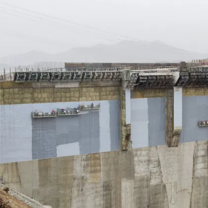Reservoir dam waterproof coating