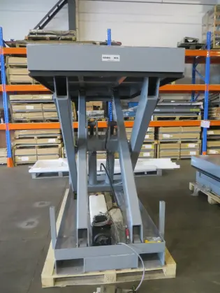Custom material handling Lift