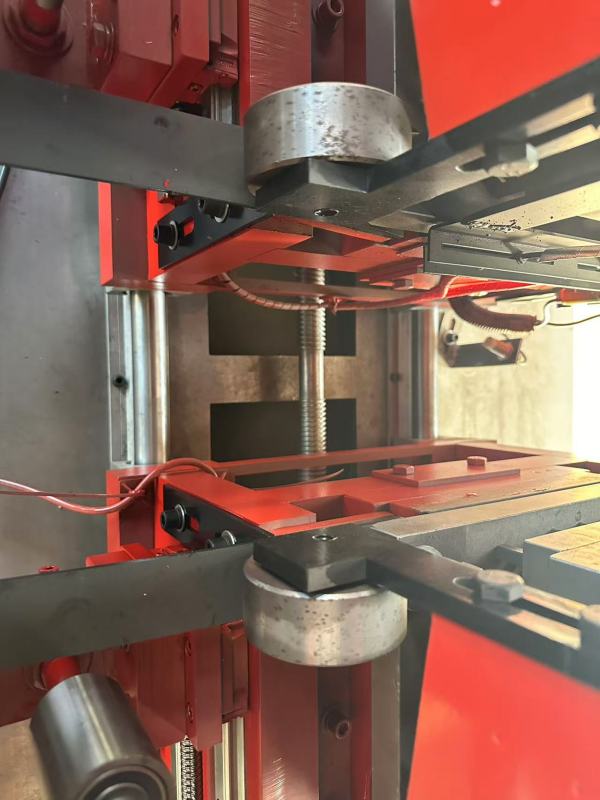 A flat bridge punching machine