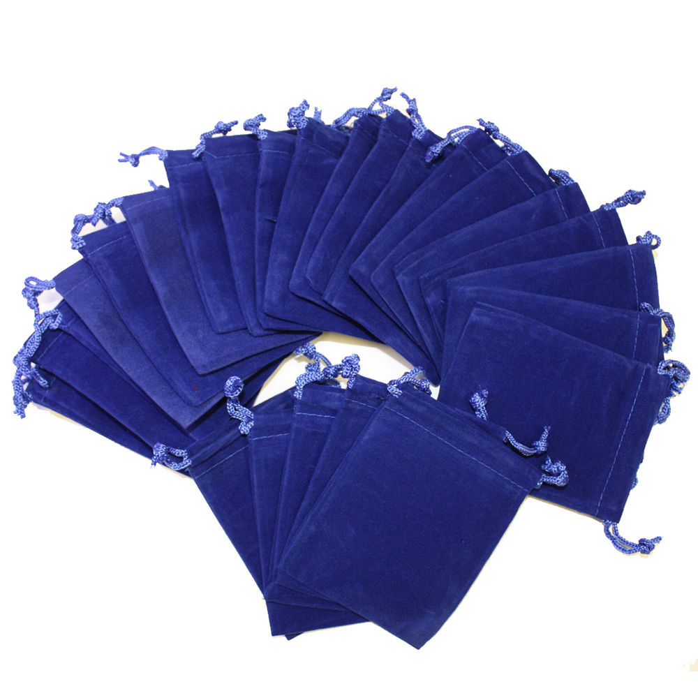 Drak blue velvet pouch with blue string 