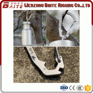 Outdoor D bottle opener, button lock hung a multi-function stainless steel mountaineering outdoor portable, EDC key chain