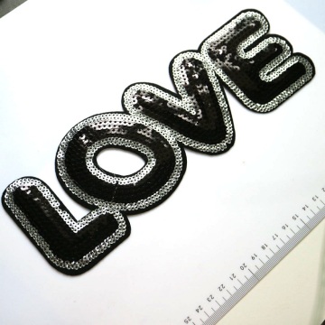 Love letter patches zwart pailletten borduurwerk