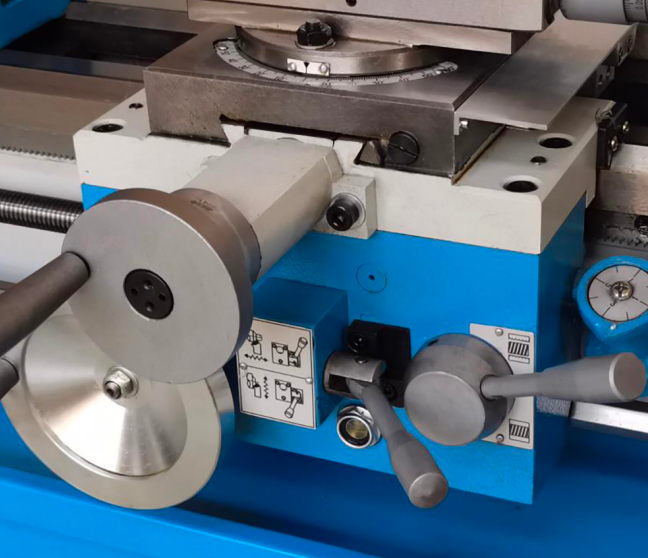 Heavy-Duty Bench Lathe