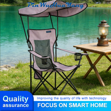 Прочный уличный стул с навесом.