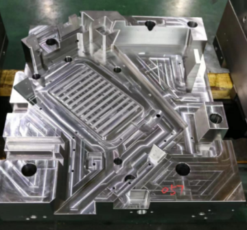 Processamento e fabricação da base de moldes automotivos