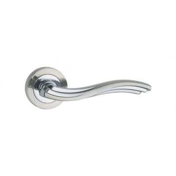 Door handle made of aluminum alloy and zinc