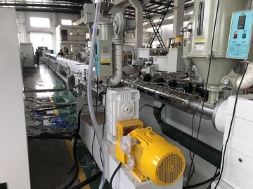 Plastic pipes production with two extruders