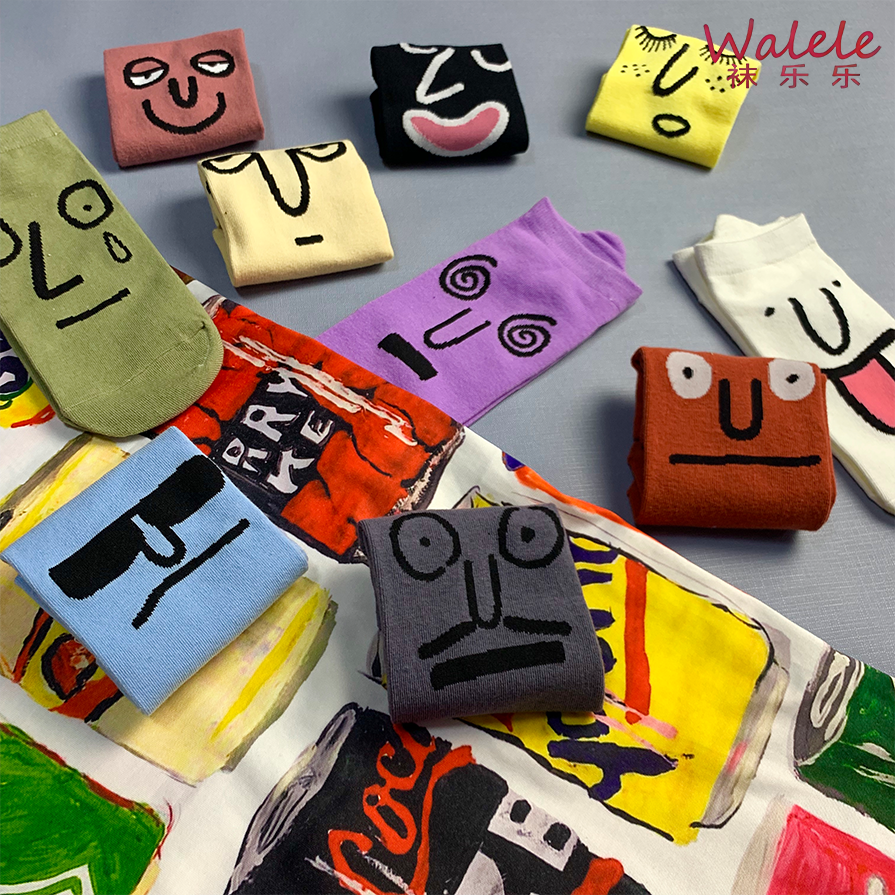 Calcetines náuticos versátiles con expresiones divertidas