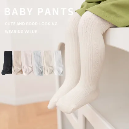 Wearing thin pantyhose on the outside