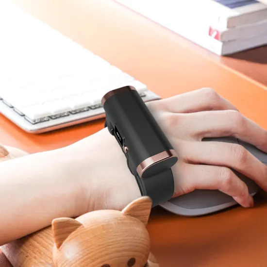 Intelligent Temperature-Controlled Bracelet Hand Warmer: A 2-in-1 Warm Baby Gift with Digital Display and Treasured Design