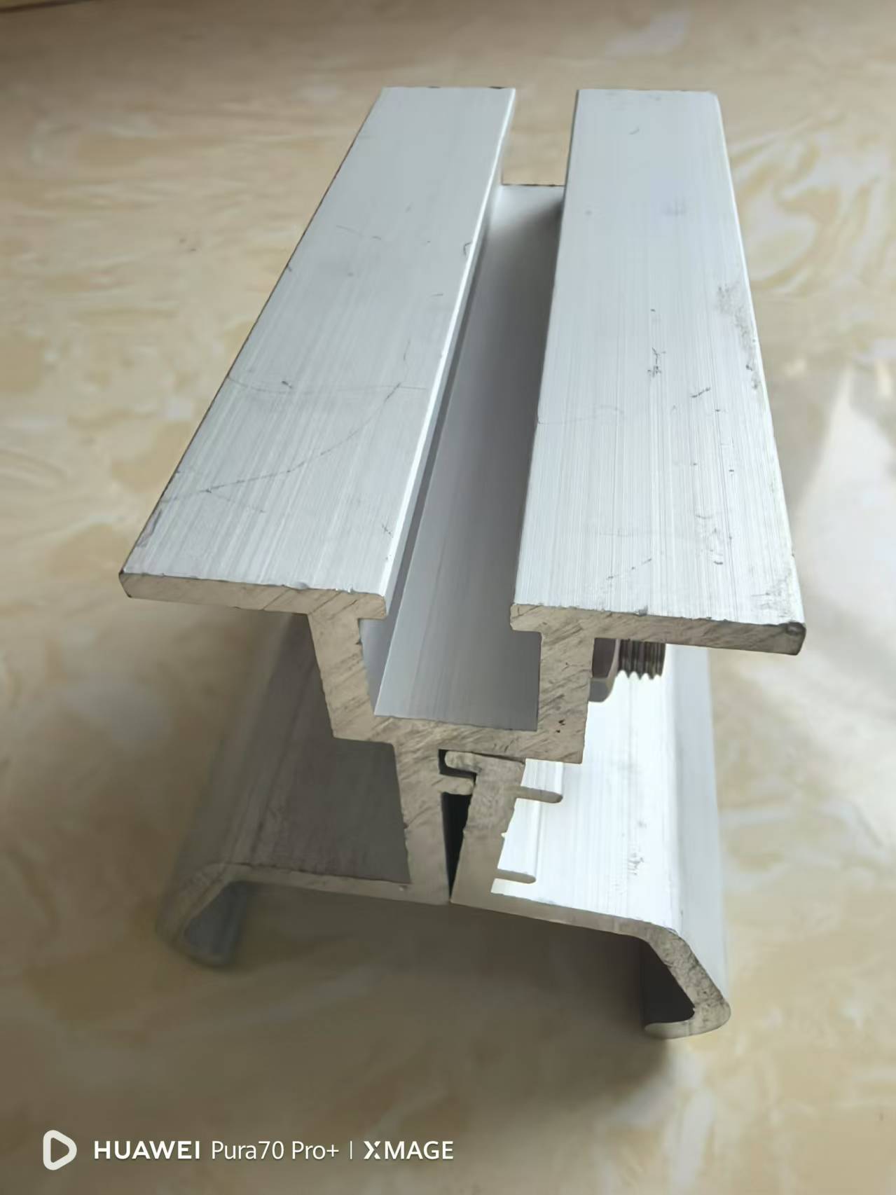 Aluminum alloy anodized extrusion rooftop clamps