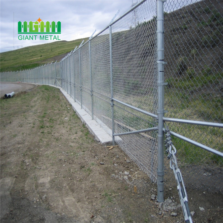 Chain link temporary fence