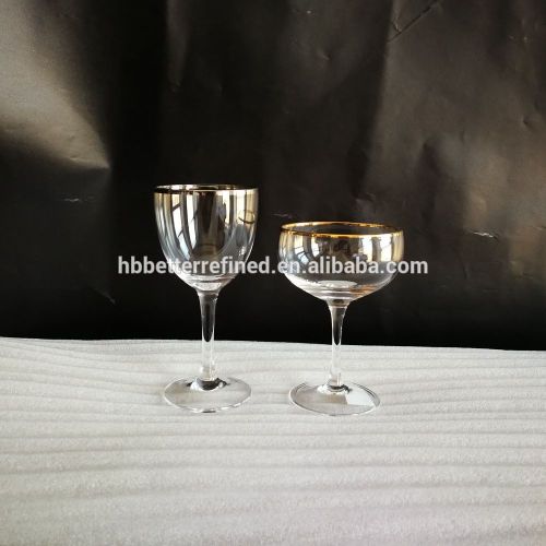 Metallic goud omrande champagnecoupes