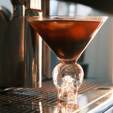 Factory Wholesale Modern Simple Hyaline Glass Skull Cocktail Glasses