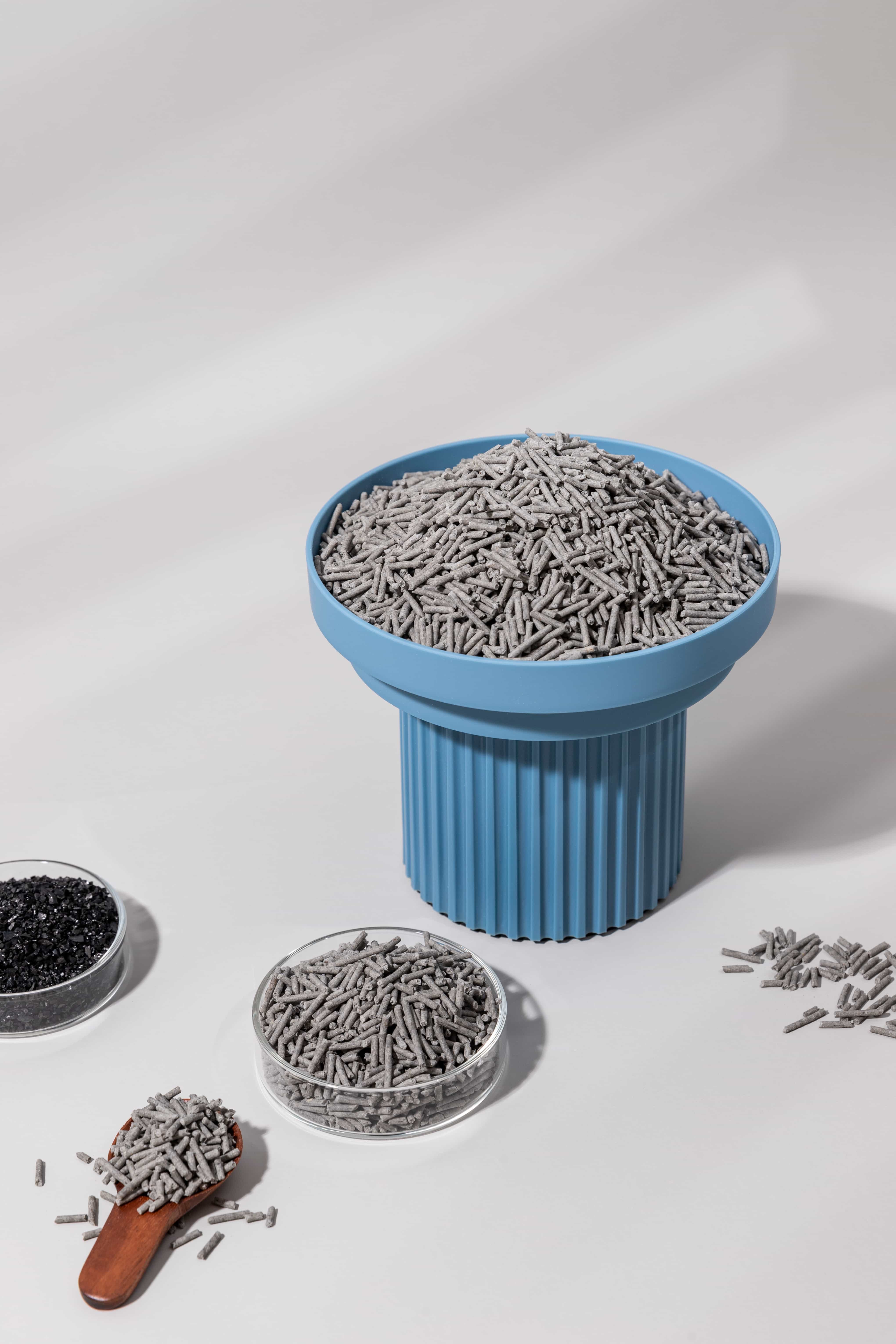 Activated carbon cat litter