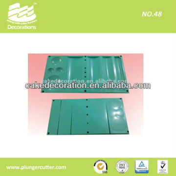 Leaf veined boards used for sugarcraft cake decoration