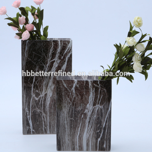 Vaso de flores de vidro quadrado com efeito de mármore