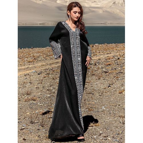 لباس عبای مشکی با جزئیات کریستال دوزی شده