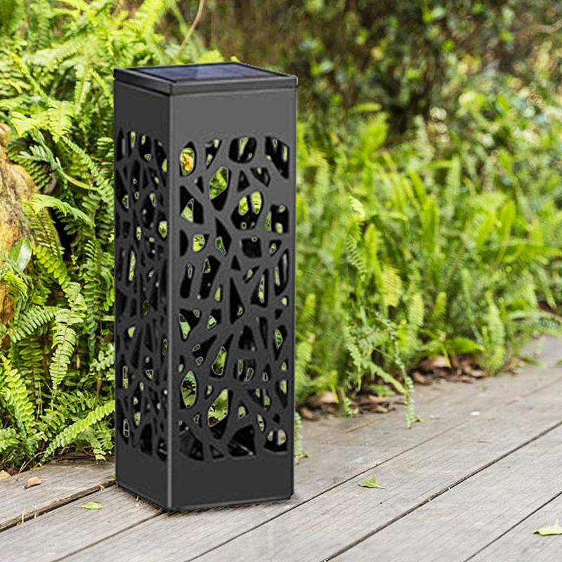 Ground plug solar garden light